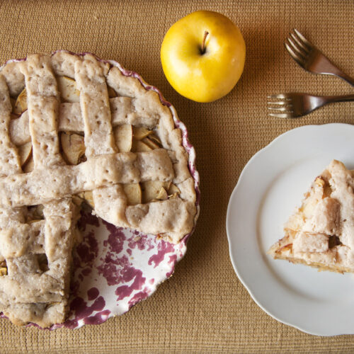 apple pie and slice