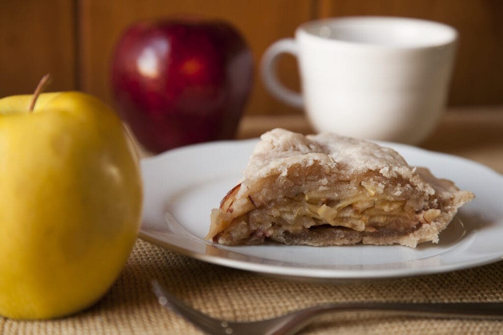 low histamine apple pie slice