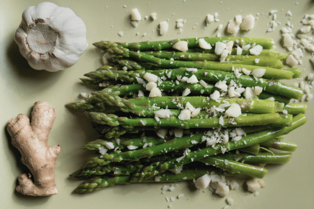 Asparagus with Garlic and Ginger Sauce